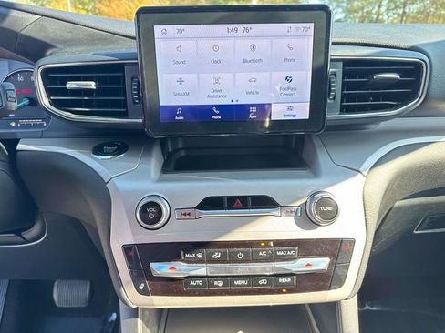 Used 2024 Ford Explorer XLT w/ Equipment Group 202A image 29
