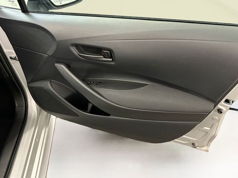 Used 2025 Toyota Corolla LE image 32