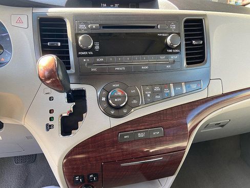 Used 2011 Toyota Sienna XLE AWD/4WD image 13