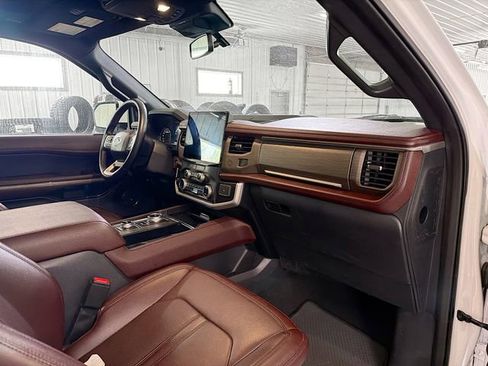 Used 2024 Ford Expedition Max Limited AWD/4WD image 12