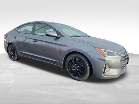 Used 2019 Hyundai Elantra SE image 1