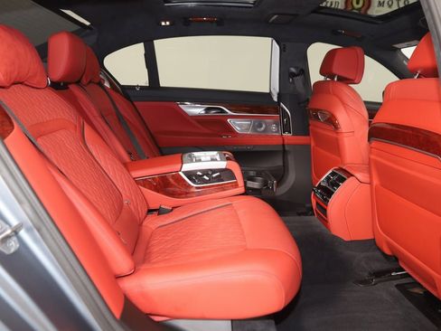 Used 2022 BMW ALPINA B7 xDrive w/ Luxury Rear Seating Package image 17