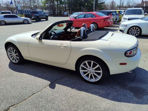 Used 2006 MAZDA MX-5 Miata Grand Touring w/ Premium Pkg image 5