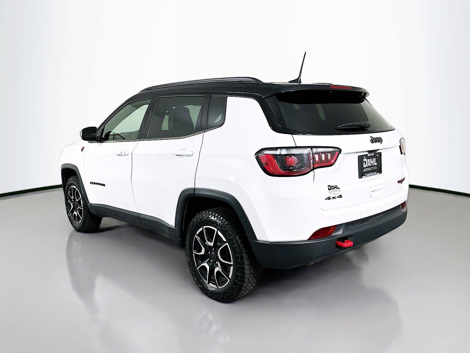 Certified 2026 Jeep Compass Trailhawk AWD/4WD image 10