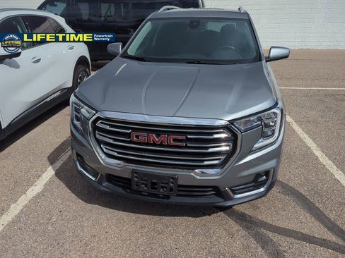 Used 2023 GMC Terrain SLT image 2