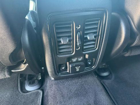 Used 2017 Jeep Grand Cherokee Overland w/ Jeep Active Safety Group AWD/4WD image 22
