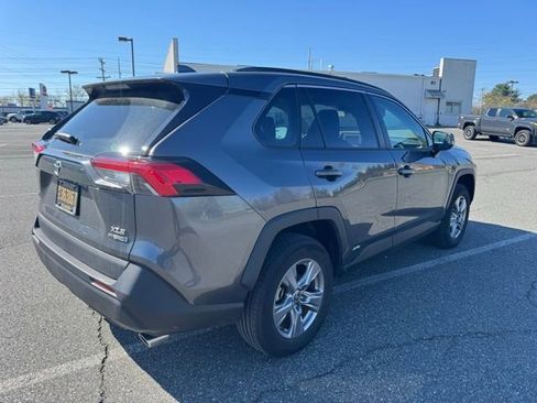 Used 2022 Toyota RAV4 XLE w/ Convenience Package image 6