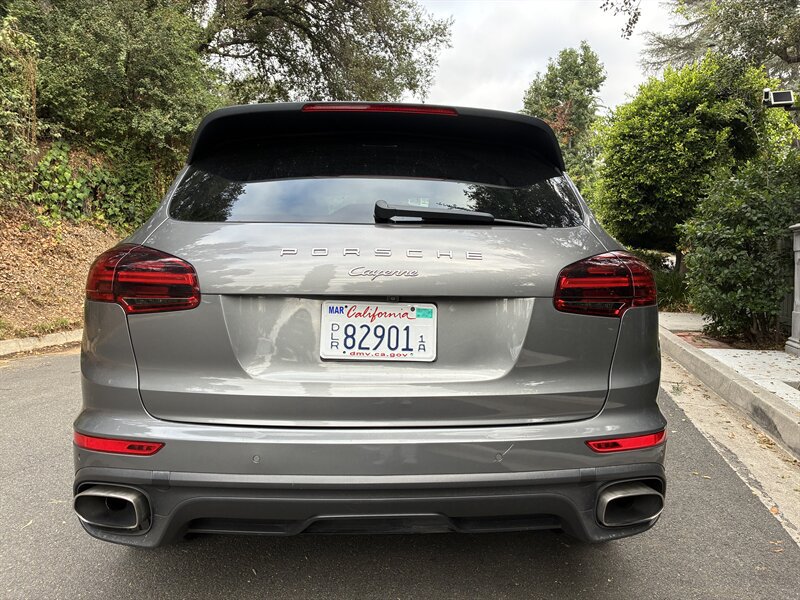 Used 2017 Porsche Cayenne AWD/4WD image 25