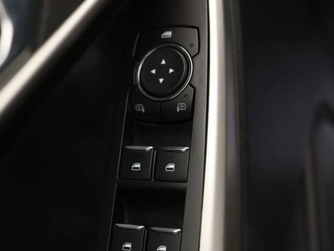 Used 2020 Ford Explorer XLT w/ Comfort Package image 11