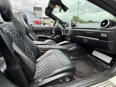 Used 2015 Ferrari California T RWD image 26