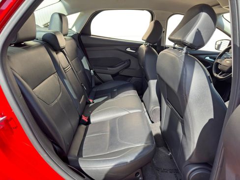 Used 2016 Ford Focus SE w/ Equipment Group 201A FWD image 32