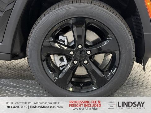 New 2025 Jeep Grand Cherokee Limited w/ Luxury Tech Group II AWD/4WD image 9