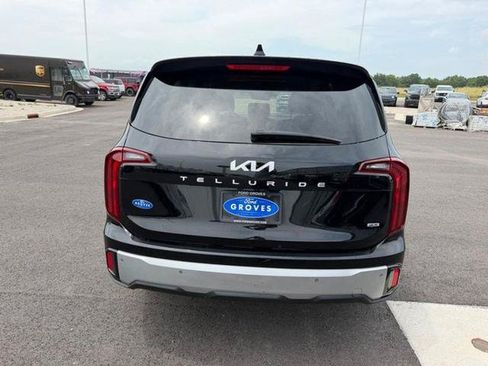 Used 2023 Kia Telluride LX AWD/4WD image 6