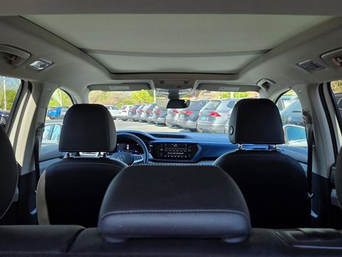 Certified 2022 Volkswagen Taos SE w/ Panoramic Sunroof Package image 49