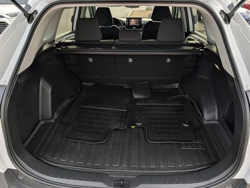 Used 2022 Toyota RAV4 LE image 27