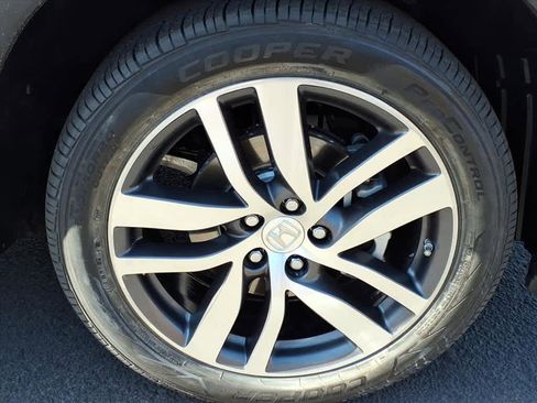 Used 2018 Honda Pilot Touring image 10