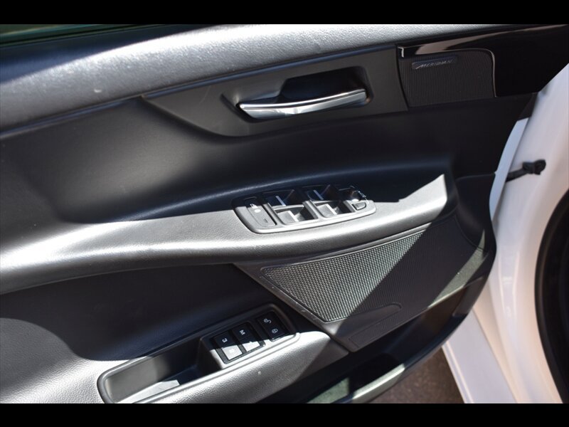 Used 2019 Jaguar XE Premium RWD image 19