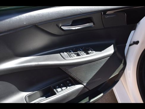 Used 2019 Jaguar XE Premium RWD image 19
