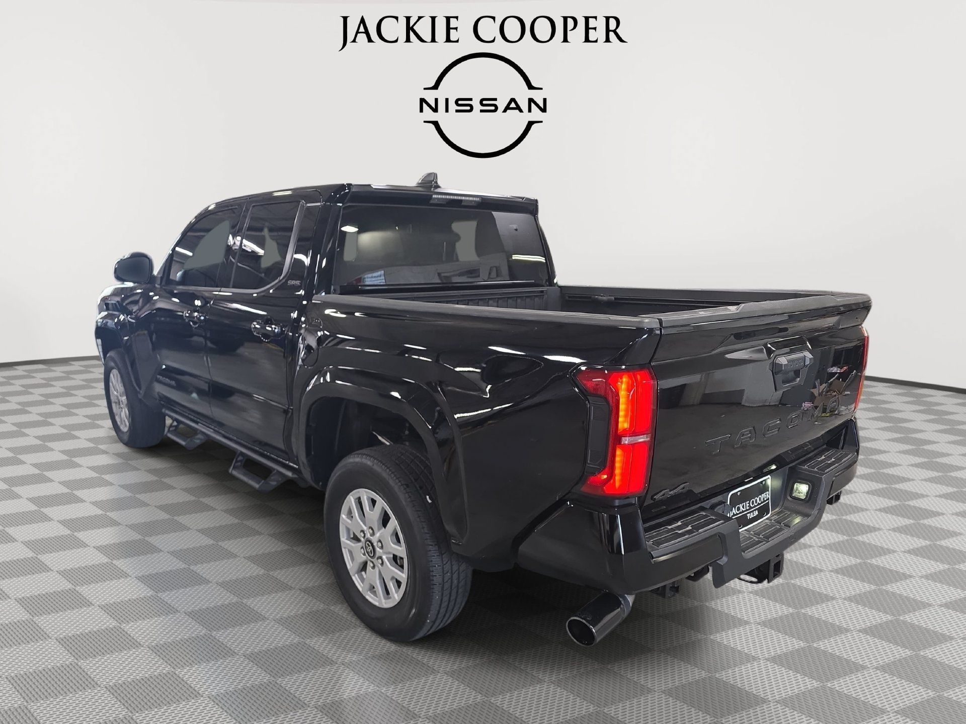 Used 2025 Toyota Tacoma SR5 AWD/4WD image 7