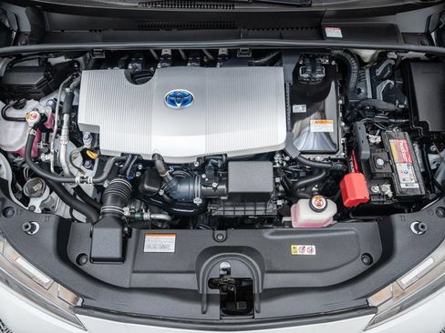 Certified 2021 Toyota Prius FWD image 21