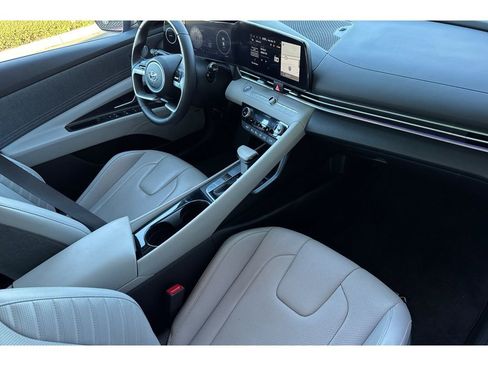 Used 2023 Hyundai Elantra Limited image 16