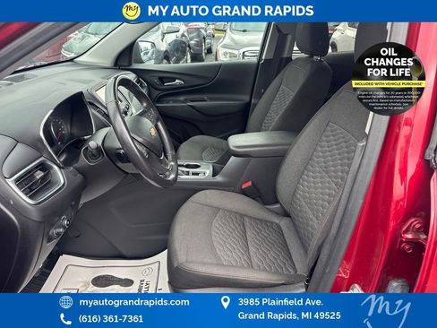 Used 2019 Chevrolet Equinox LT w/ Driver Convenience Package FWD image 9