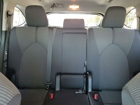 Used 2024 Toyota Highlander LE image 30