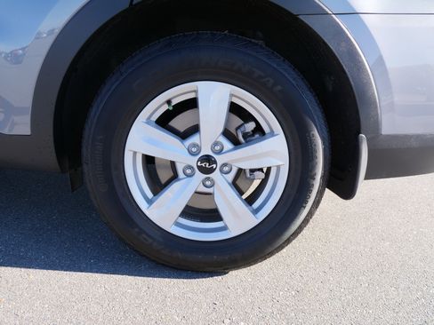 Certified 2025 Kia Sorento LX image 12