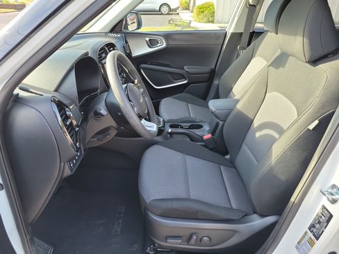 Certified 2025 Kia Soul S FWD image 18
