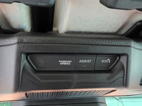Used 2025 Jeep Gladiator Sport AWD/4WD image 19