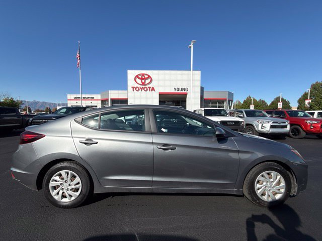 Used 2019 Hyundai Elantra SE w/ Cargo Package FWD image 3