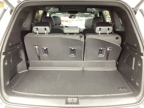 Used 2024 GMC Acadia AT4 w/ Luxury Package image 16