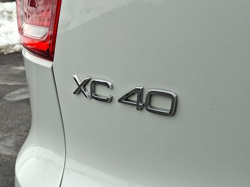 Used 2021 Volvo XC40 T5 R-Design w/ Climate Package image 30