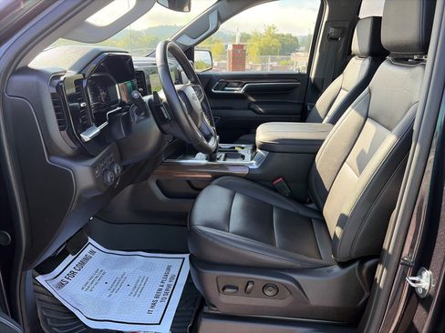Used 2024 Chevrolet Silverado 1500 RST AWD/4WD image 18