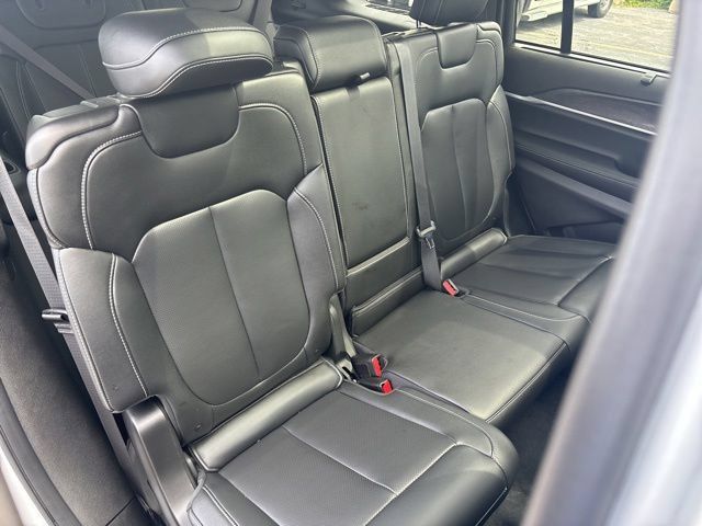 Used 2025 Jeep Grand Cherokee L Limited w/ Luxury Tech Group II AWD/4WD image 23