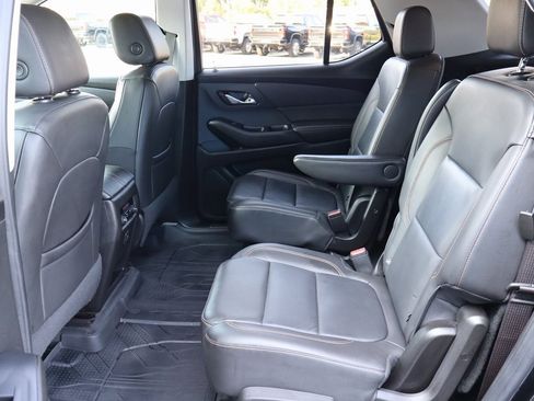 Used 2021 Chevrolet Traverse LT image 25