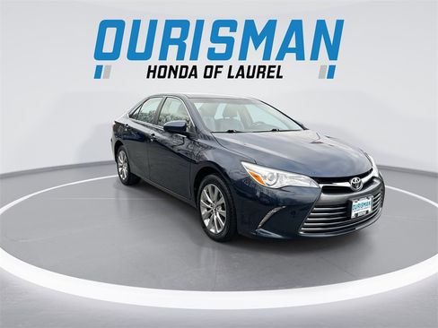 Used 2017 Toyota Camry XLE image 2