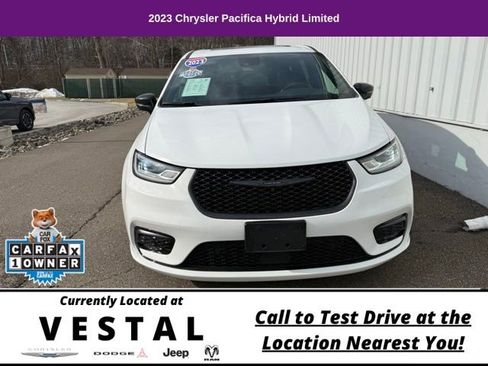 Used 2023 Chrysler Pacifica Limited w/ S Appearance Package FWD image 4