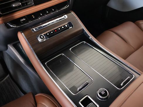 Used 2025 Lincoln Aviator Reserve w/ Equipment Group 201A AWD/4WD image 8