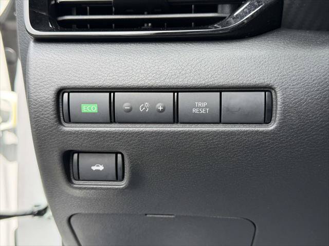 Used 2023 Nissan Sentra SR w/ Electronics Package FWD image 21