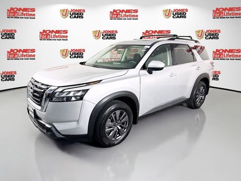 Certified 2023 Nissan Pathfinder SV w/ SV Premium Package AWD/4WD image 13