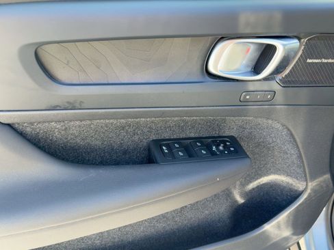 Certified 2023 Volvo C40 P8 Recharge Ultimate w/ Protection Package Premier image 13