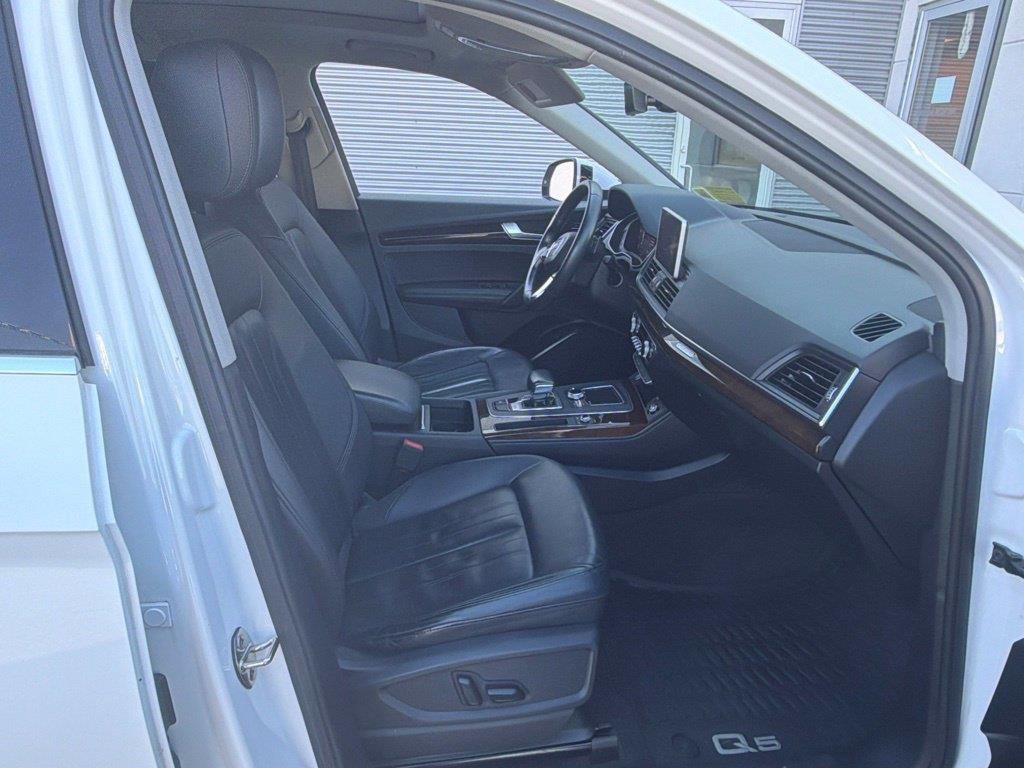 Used 2020 Audi Q5 2.0T Premium Plus w/ Premium Plus Package AWD/4WD image 19