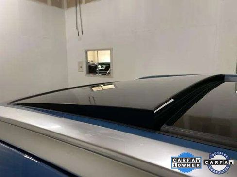 Used 2025 Volvo XC40 B5 Plus image 26