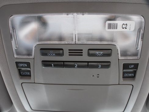 Used 2019 Toyota Highlander XLE AWD/4WD image 12