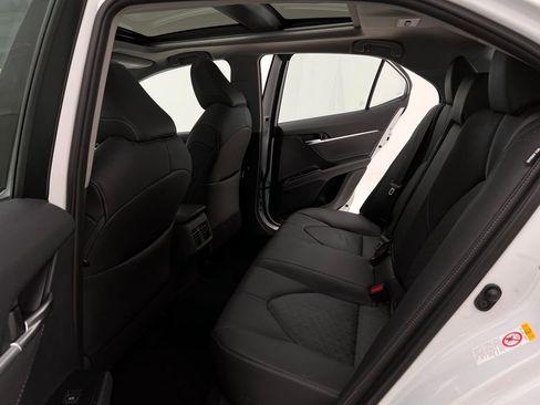 Used 2018 Toyota Camry XSE image 16