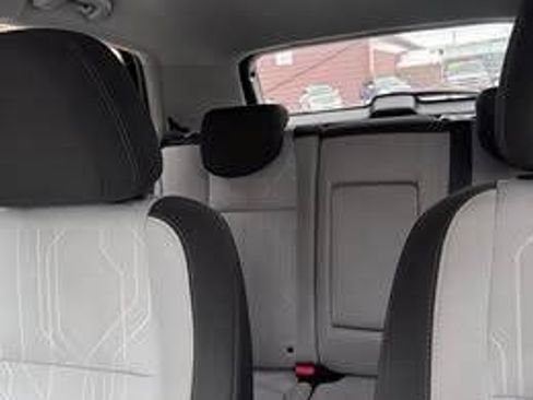 Used 2018 Chevrolet Trax LT FWD image 4