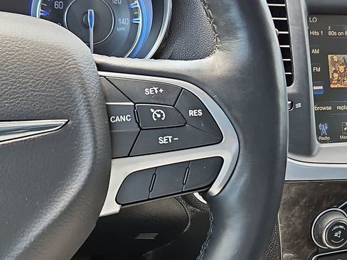 Used 2016 Chrysler 300 C RWD image 22