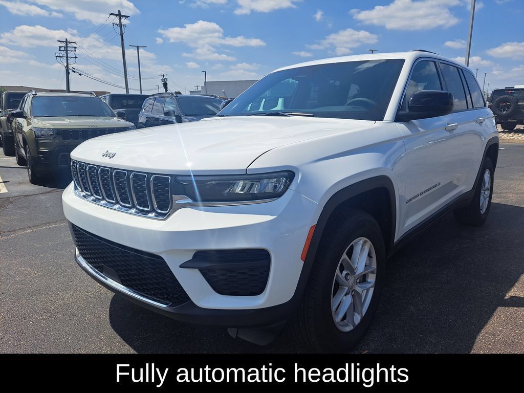 Certified 2025 Jeep Grand Cherokee Laredo X AWD/4WD image 9