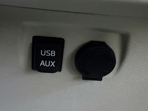 Used 2011 Toyota Sienna LE image 24